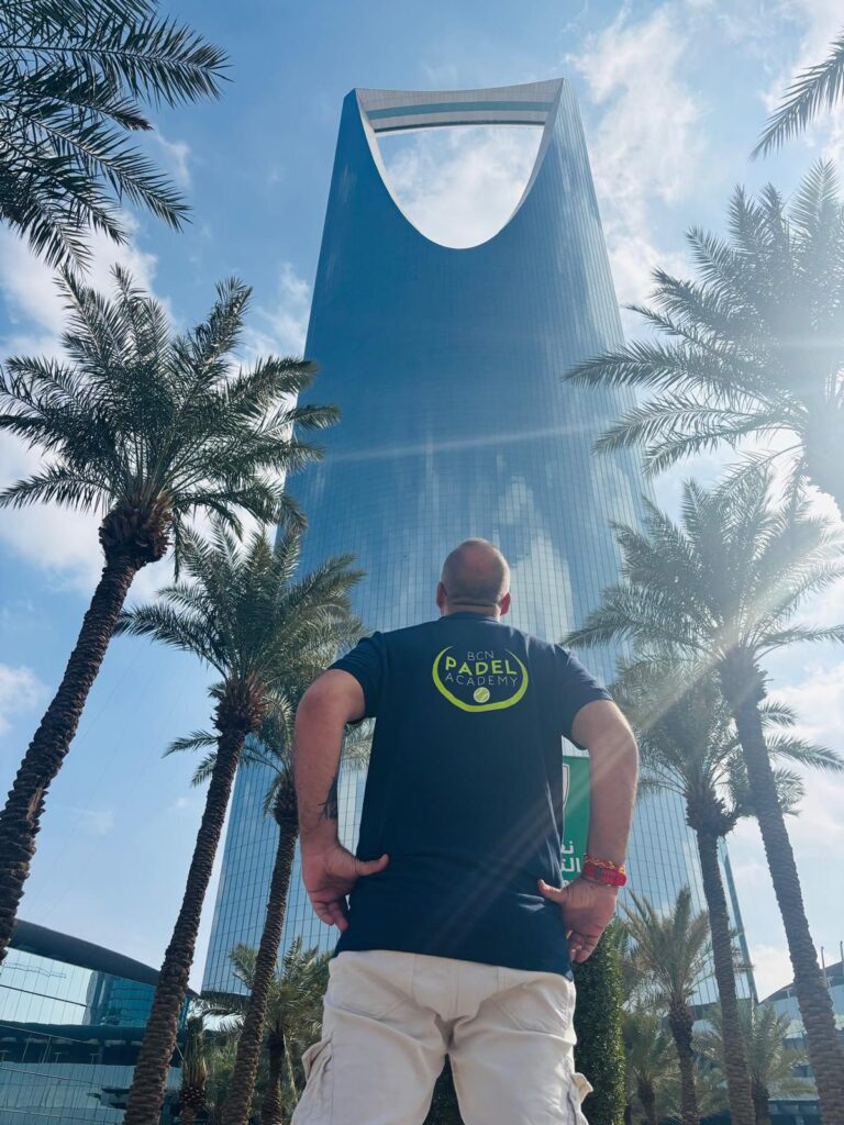 Instructor BCN Padel Academy en Riyadh Arabia Saudí - Academia Internacional de Pádel expansión global
