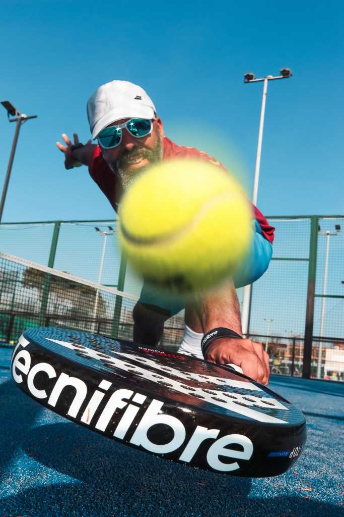 Entrenamiento intensivo pádel equipamiento Tecnifibre Barcelona España academia profesional