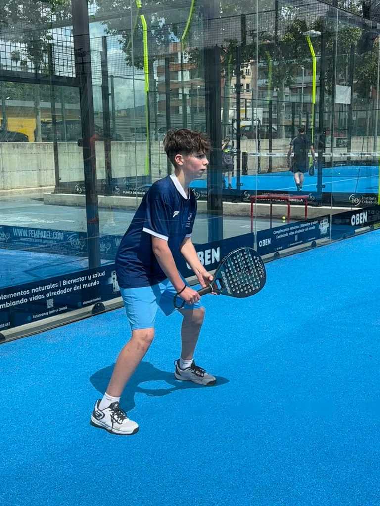 Clases grupales de pádel, coaching profesional, España, Barcelona, academia.